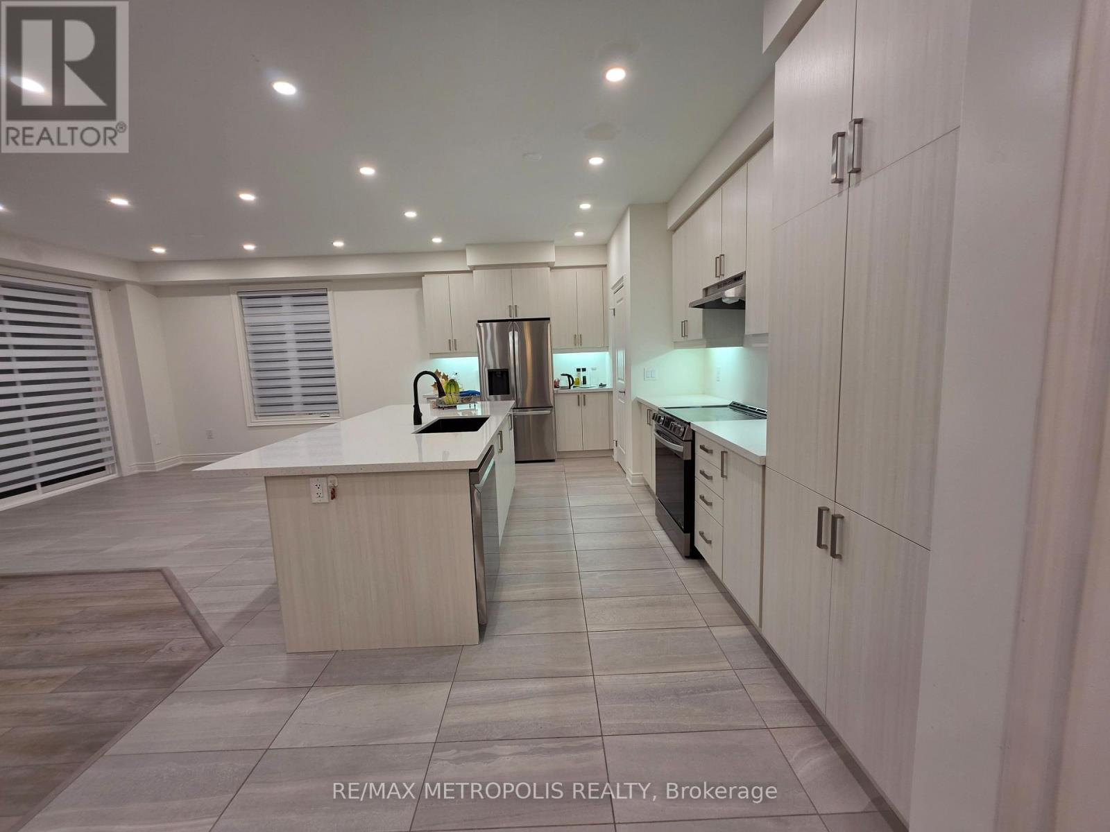 10 WRAGGS ROAD - 12