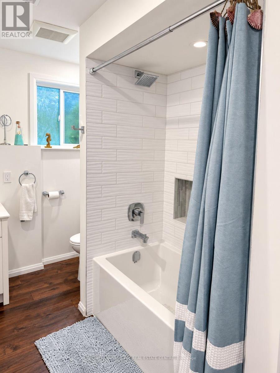 44 IRIS DRIVE - Image 34