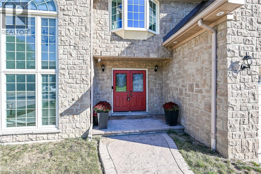 196 BLUEBELL Crescent, Ancaster — photo 4
