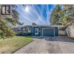 4pc Bathroom - 10607 Maplecreek Drive Se, Calgary, AB T2J1V2 Photo 9