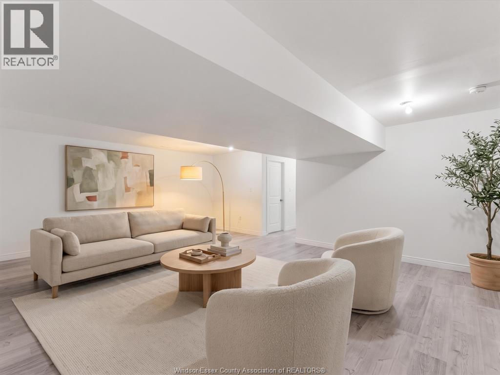 410 CASERTA CRESCENT - 23