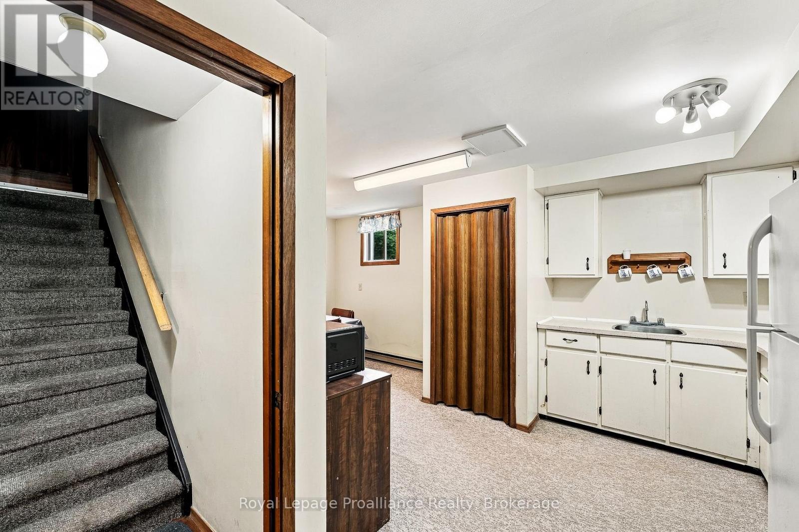 167 DUNDAS STREET - 31