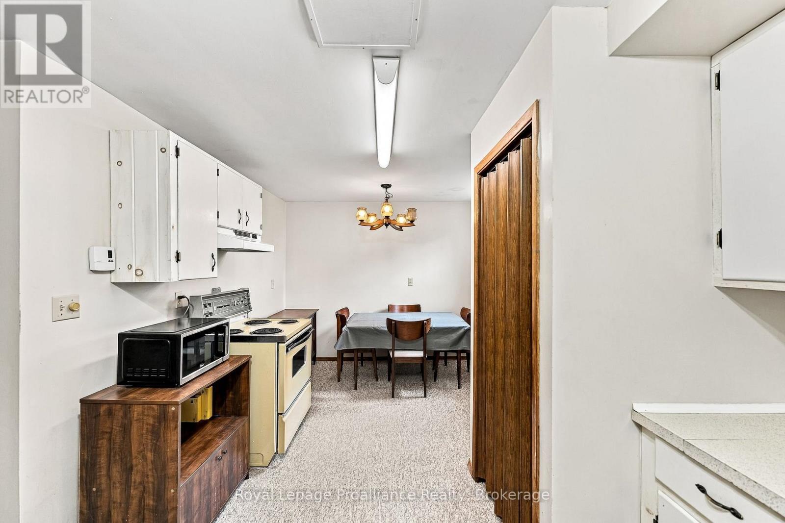 167 DUNDAS STREET - 32
