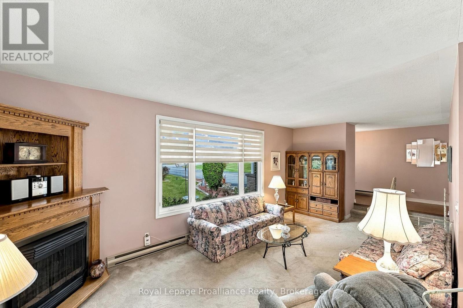167 DUNDAS STREET - 8