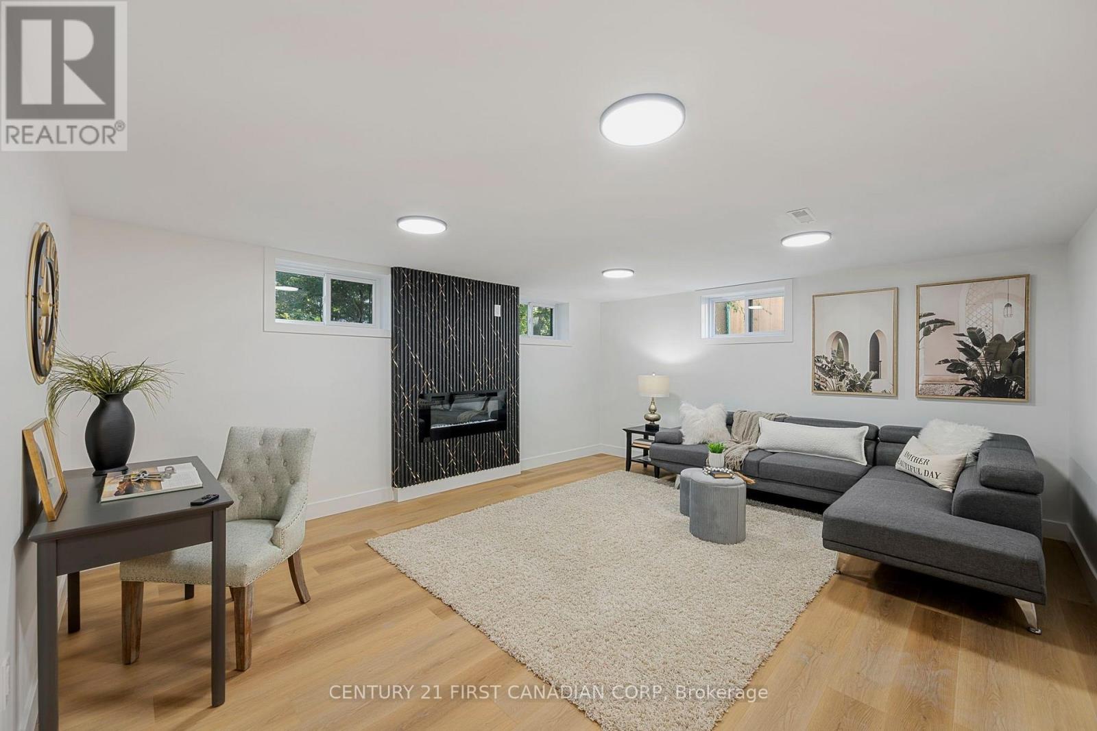 1492 NORTH VERNON AVENUE - 22