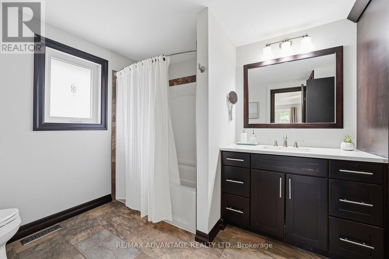 43 LYNNGATE GROVE - 23