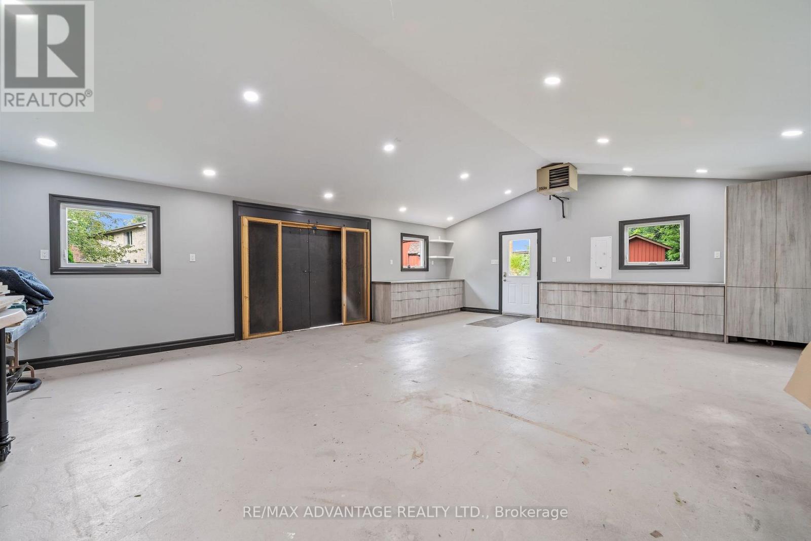 43 LYNNGATE GROVE - 42
