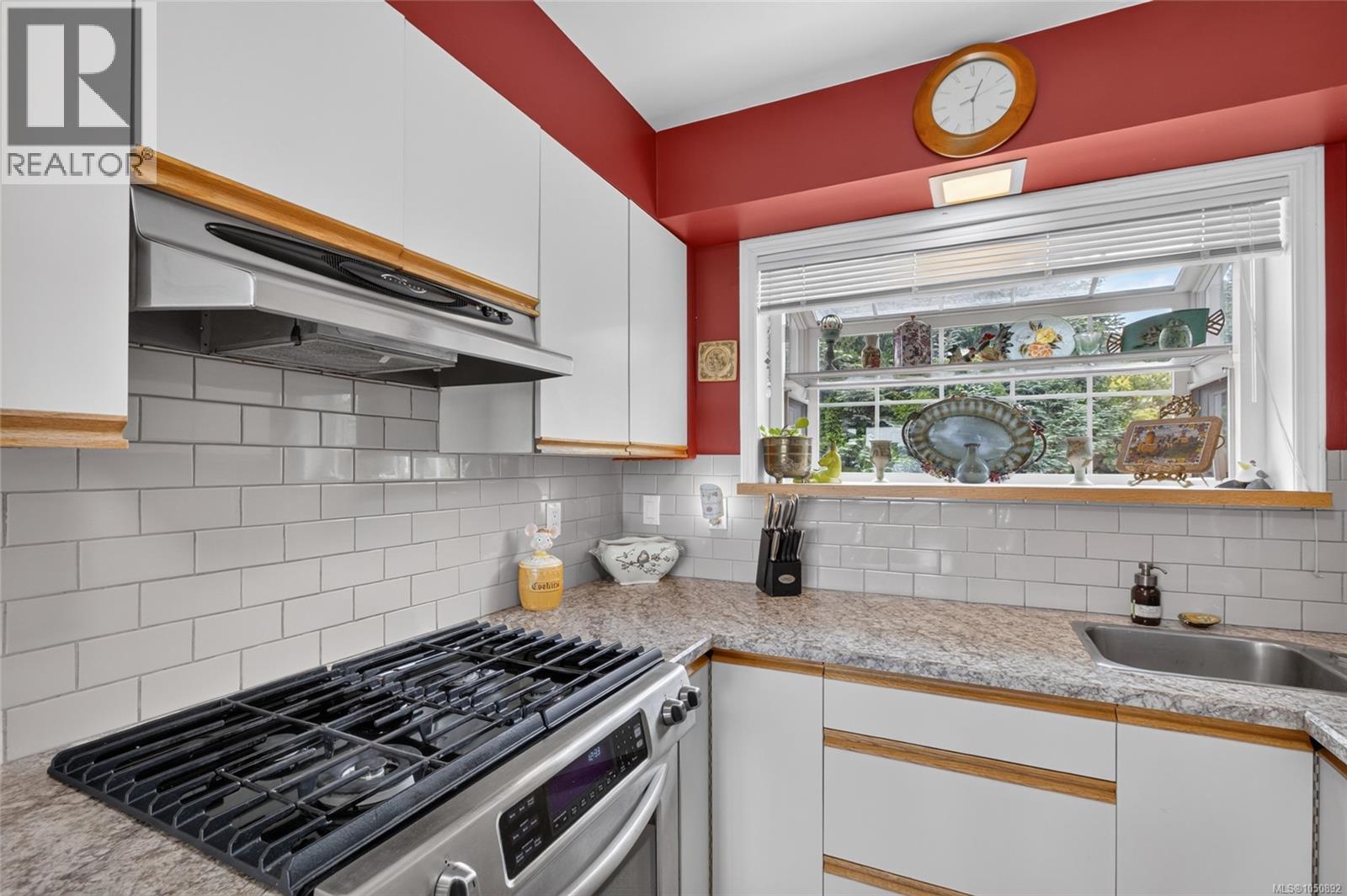 3798 Laurel Dr - 27