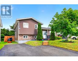 12 Leger Crescent