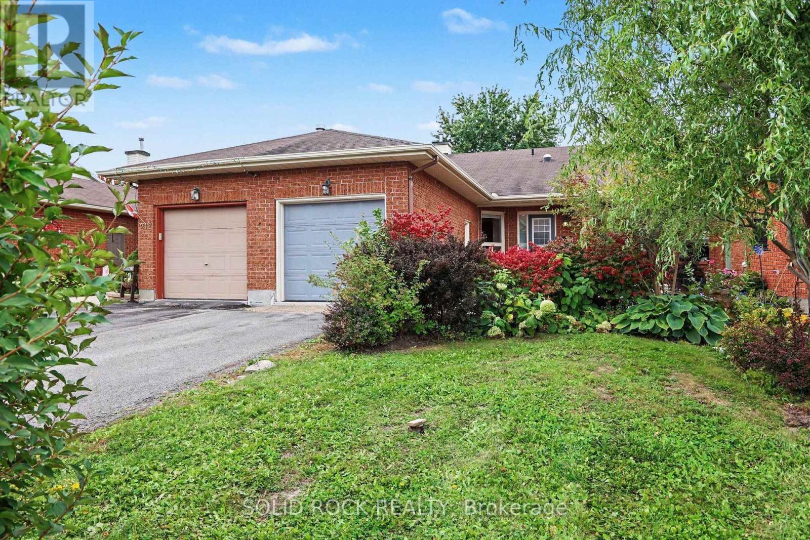 208 JAMIESON STREET - 1