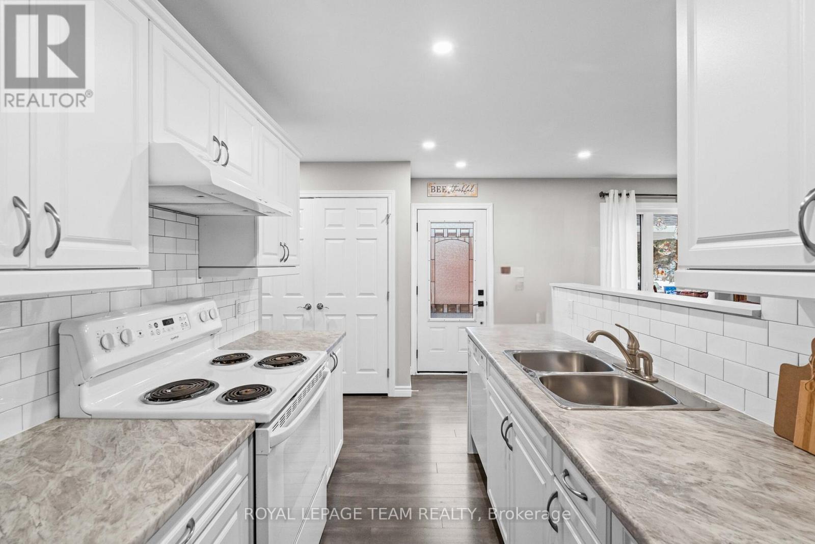 227 ROBERTA CRESCENT - 12