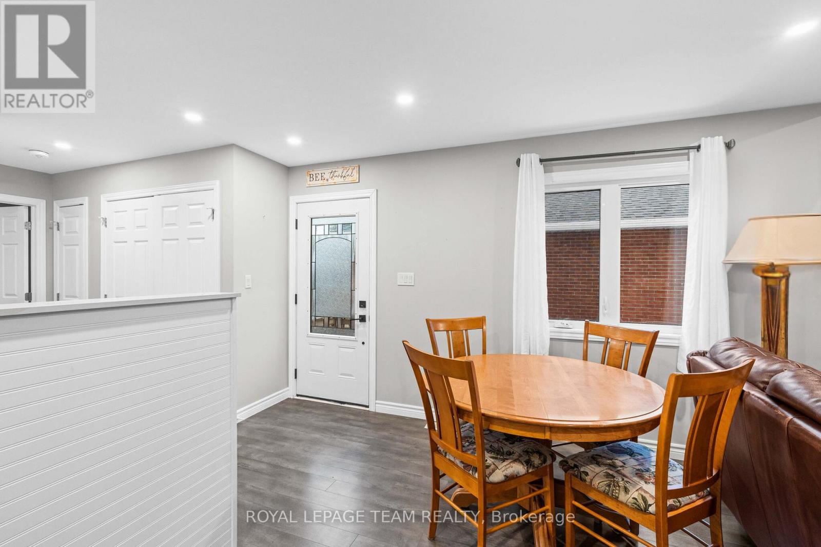 227 ROBERTA CRESCENT - 13