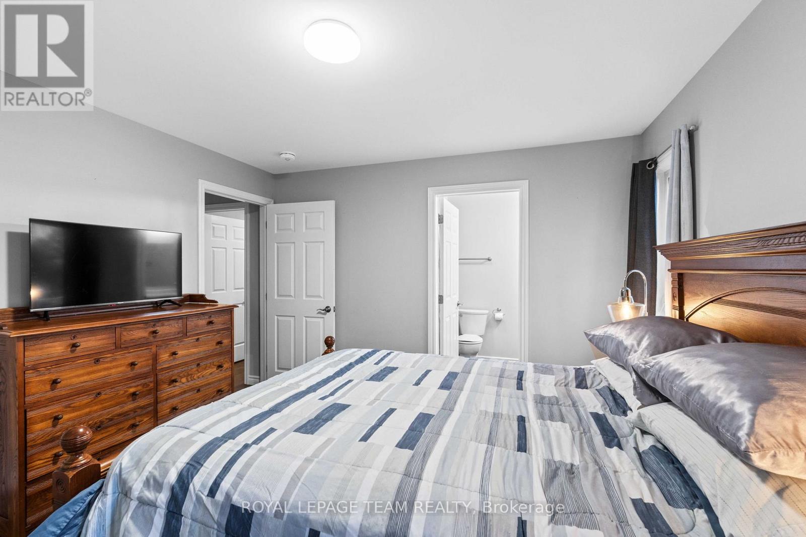 227 ROBERTA CRESCENT - Image 16