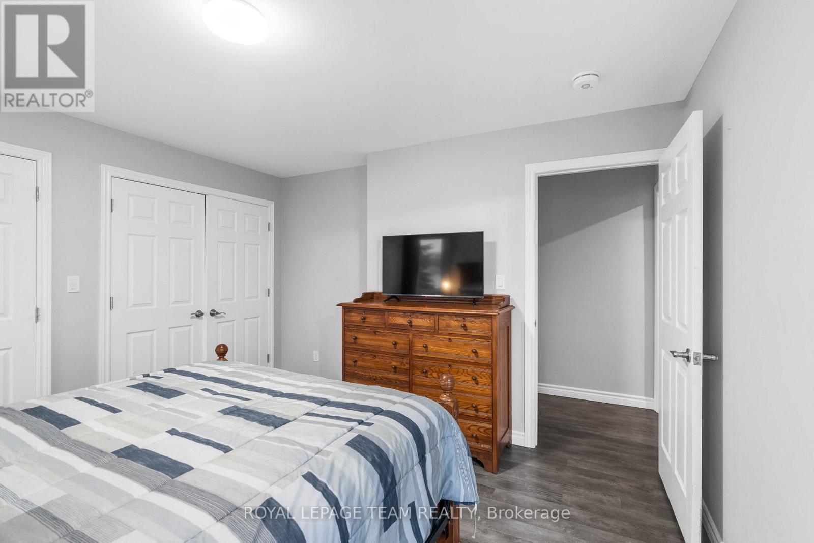 227 ROBERTA CRESCENT - 17