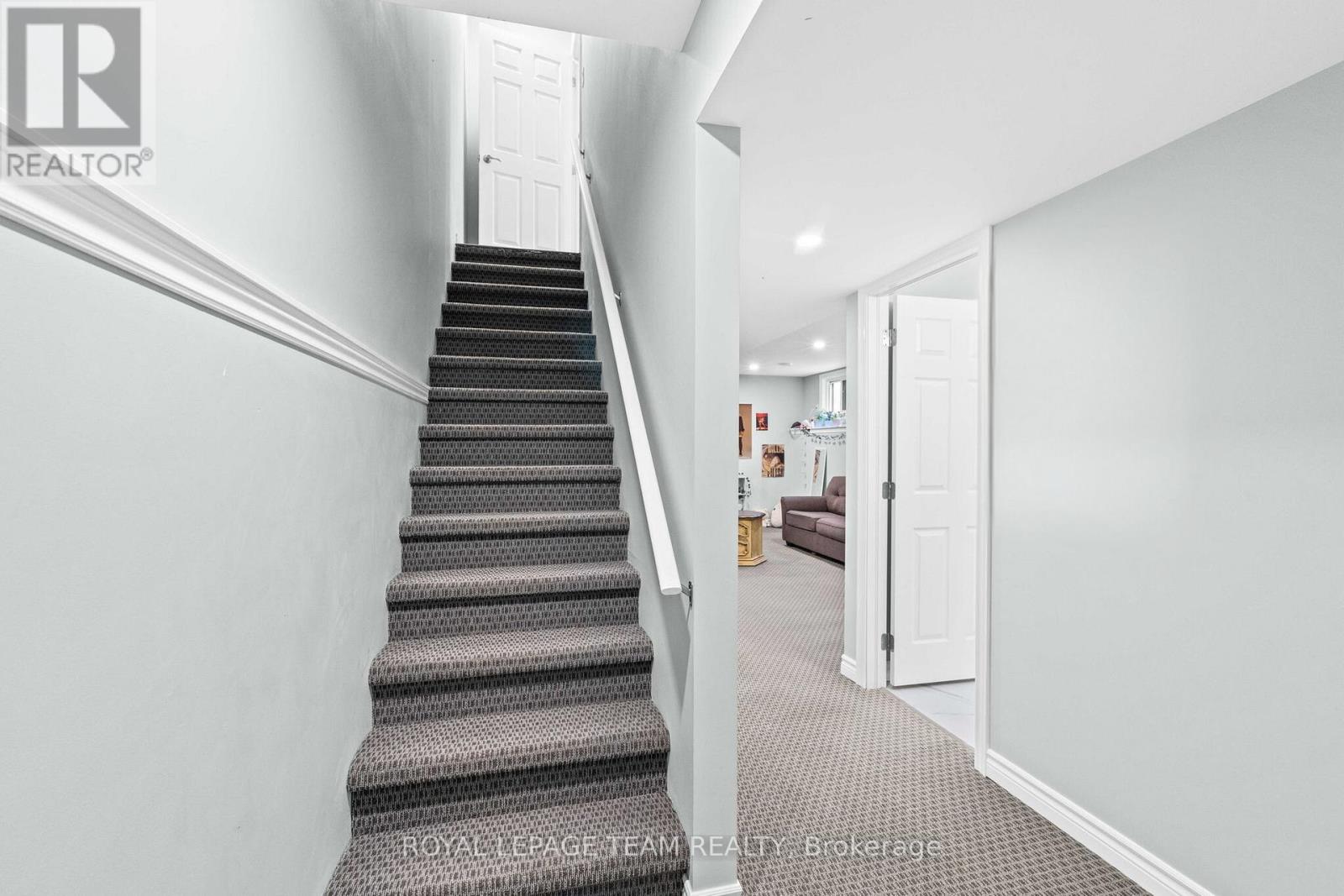 227 ROBERTA CRESCENT - 25