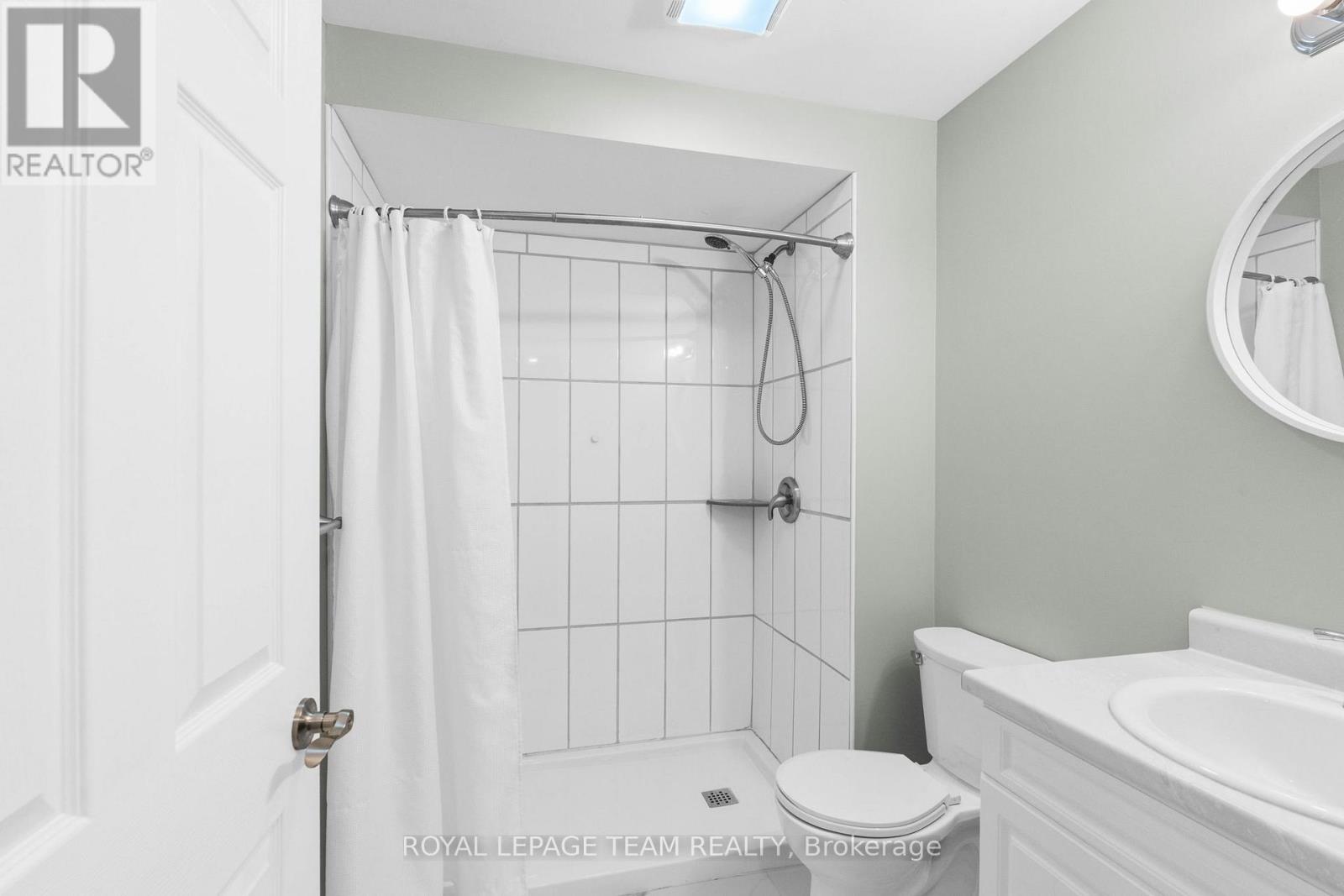 227 ROBERTA CRESCENT - 26