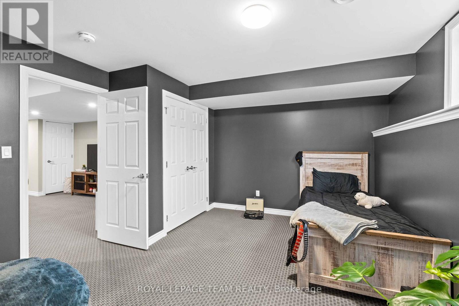 227 ROBERTA CRESCENT - Image 31