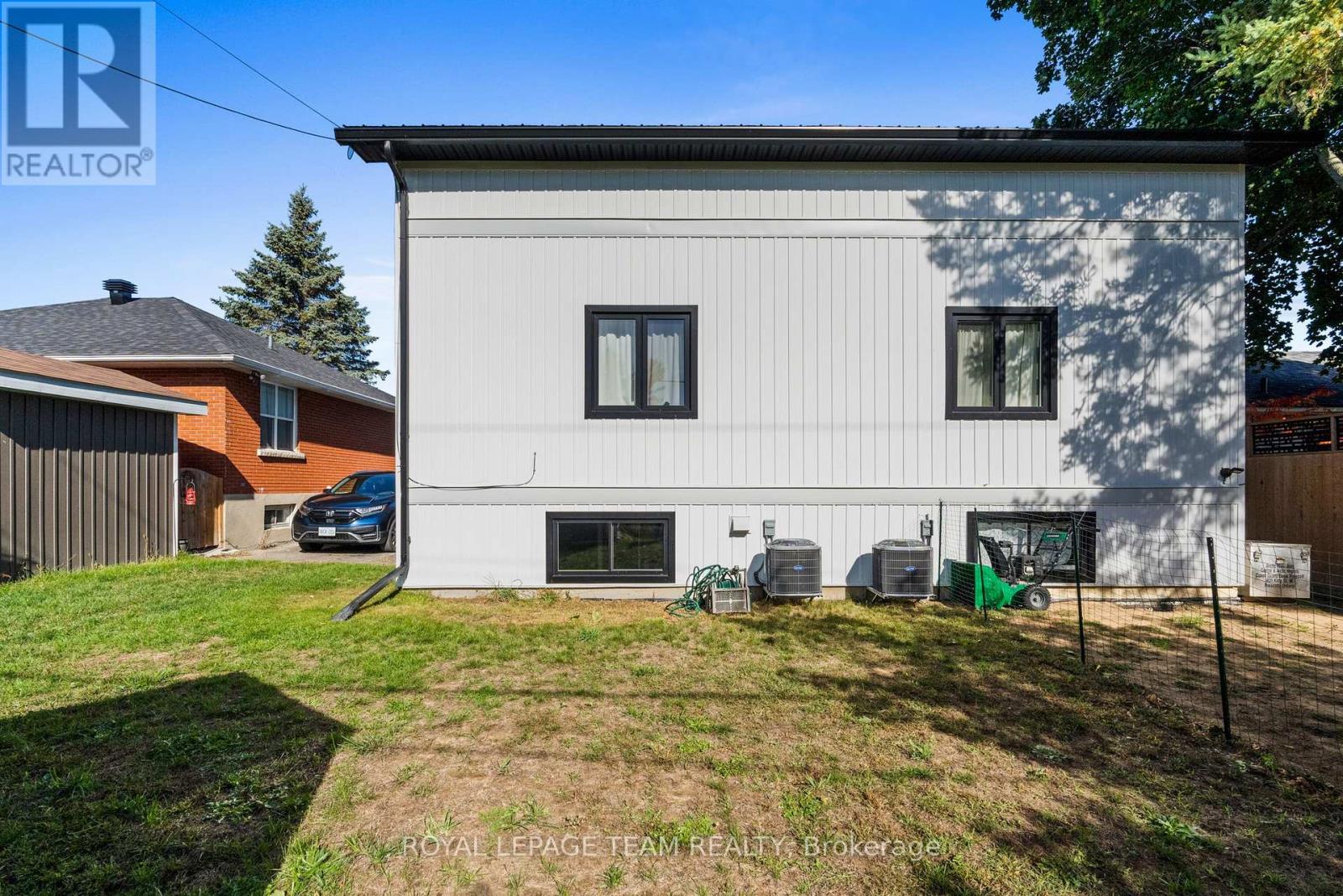 227 ROBERTA CRESCENT - 35
