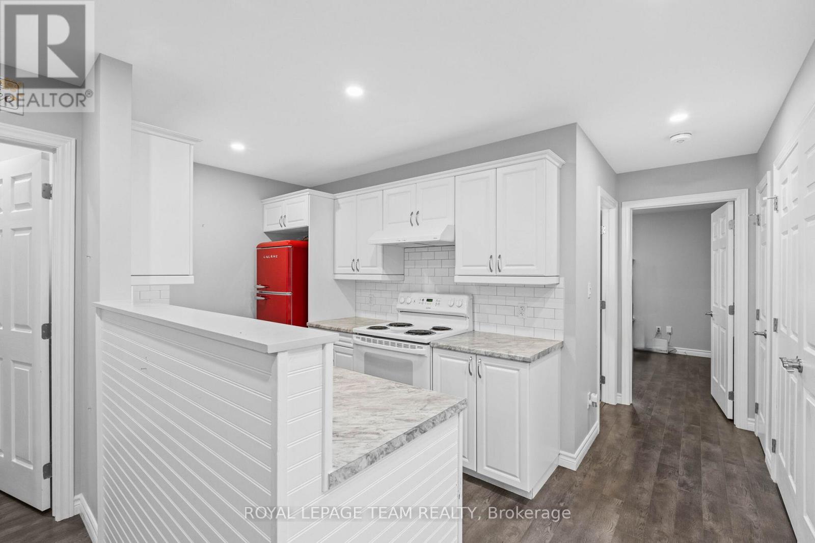 227 ROBERTA CRESCENT - 9