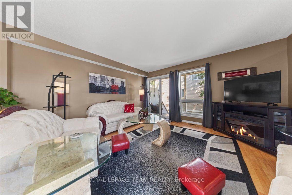 100 BONFIELD PRIVATE, Ottawa — photo 9