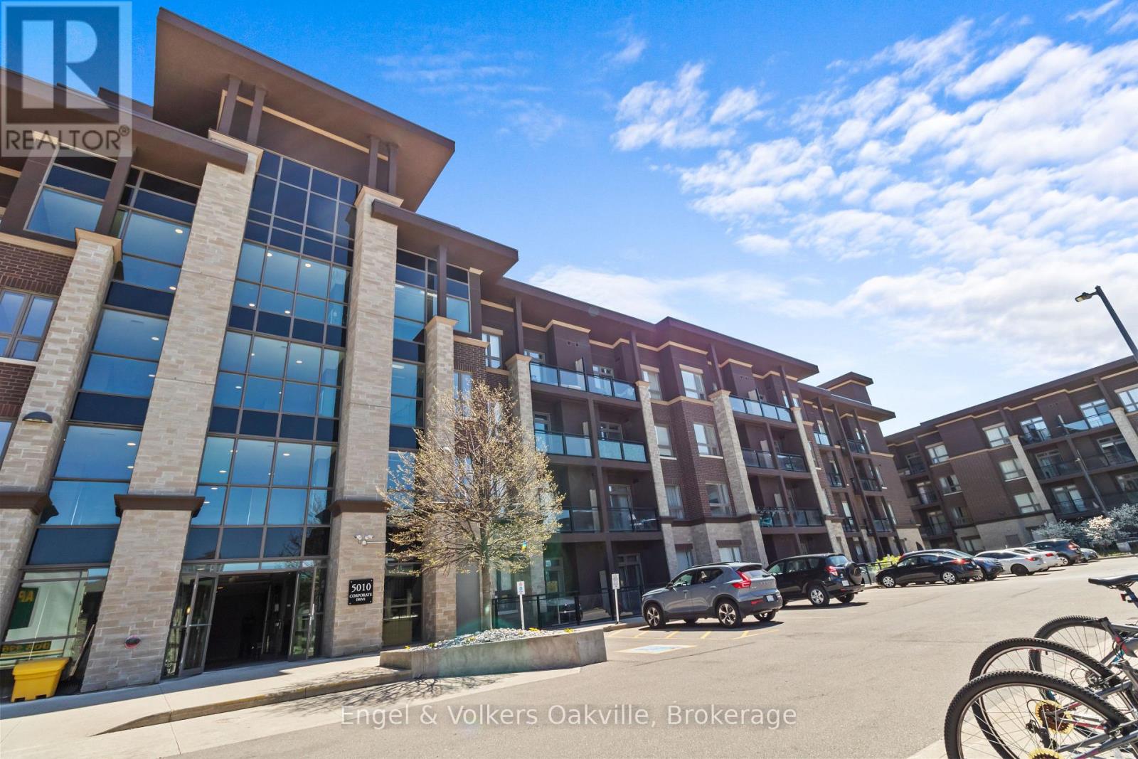 135 - 5010 CORPORATE DRIVE, Burlington (Uptown)