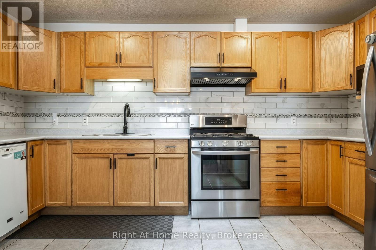 301 NORMAN STREET - 11
