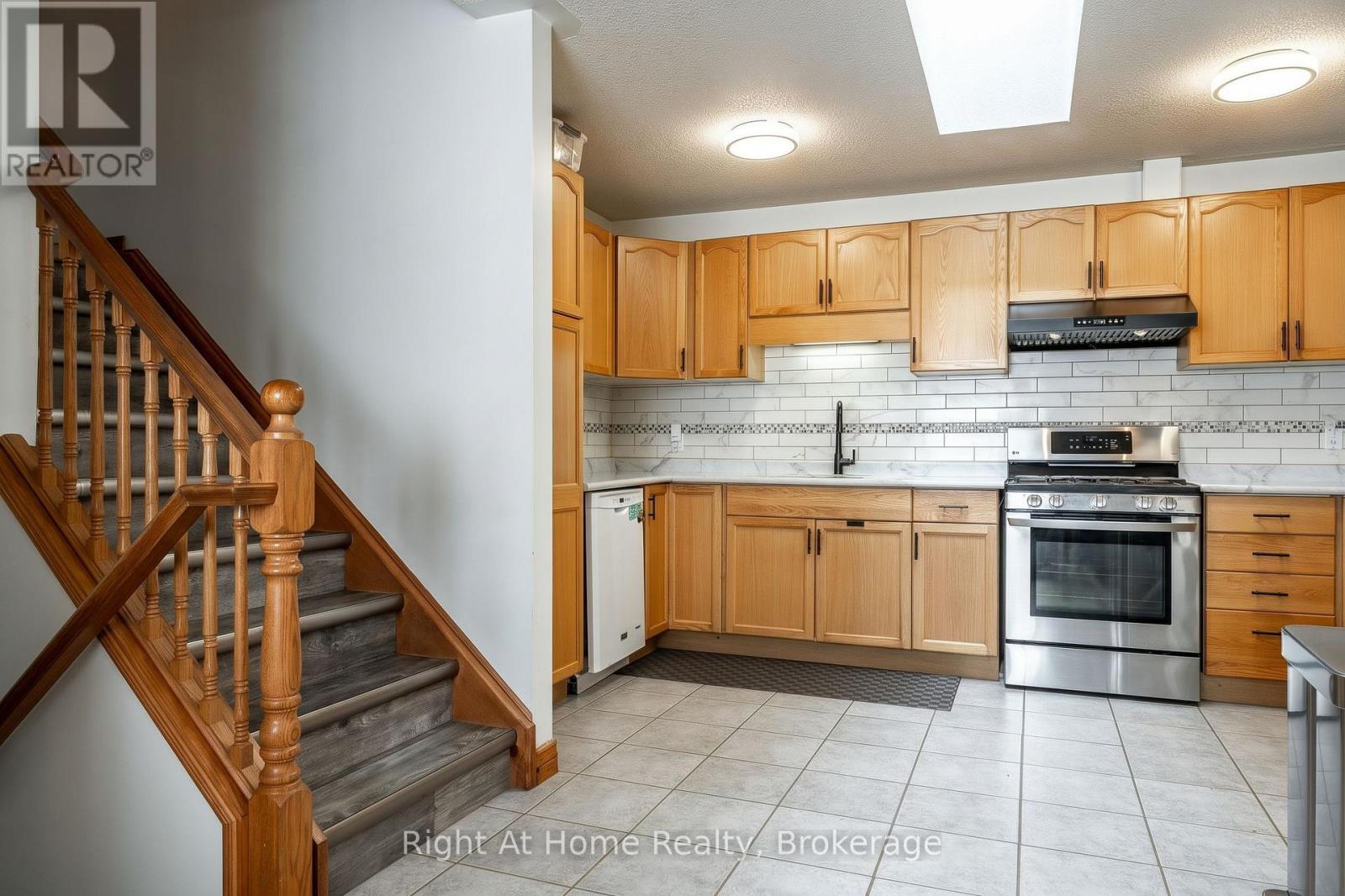 301 NORMAN STREET - 9