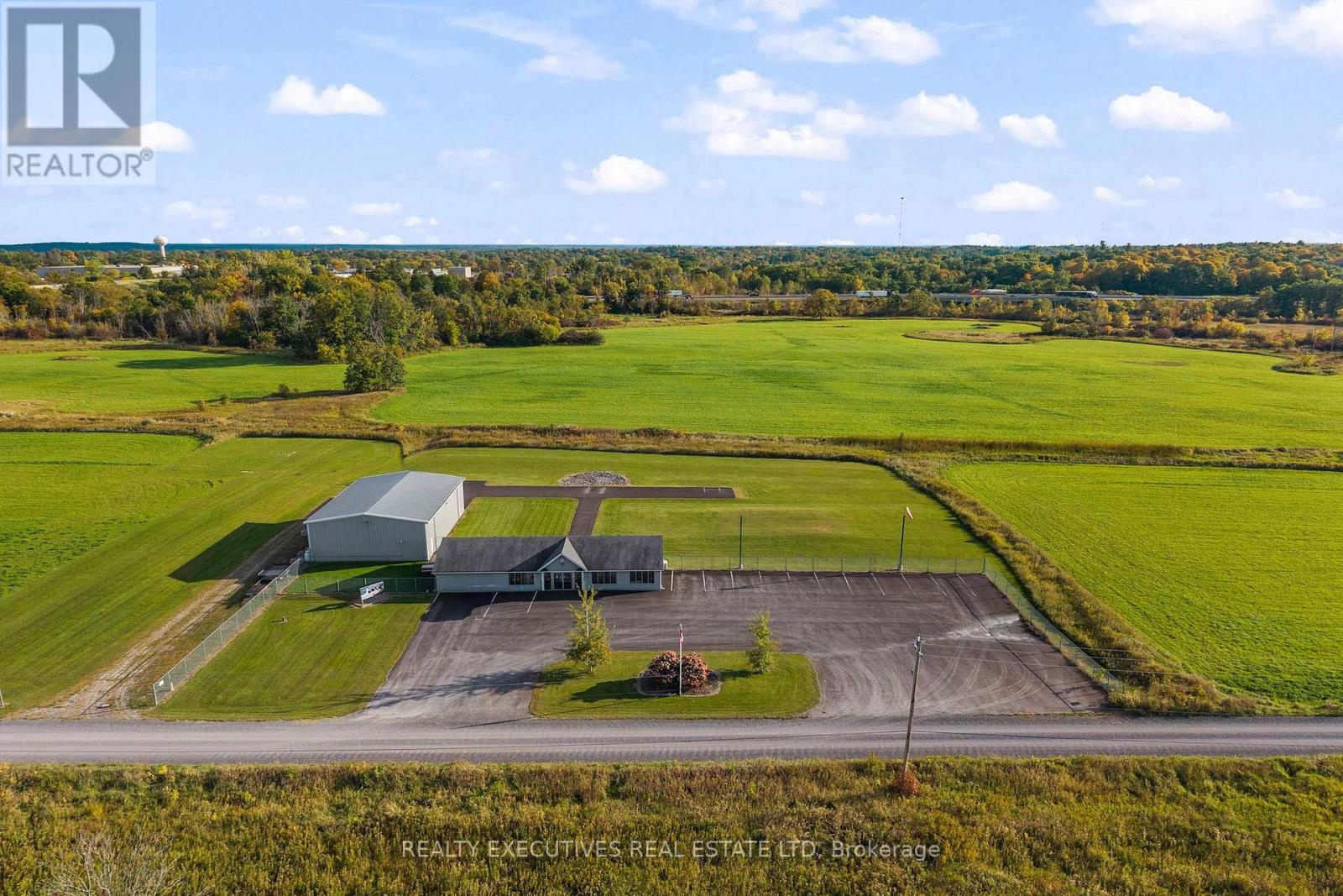 88 HIGHWAY 32 HIGHWAY N, Front of Leeds & Seeleys Bay — photo 3