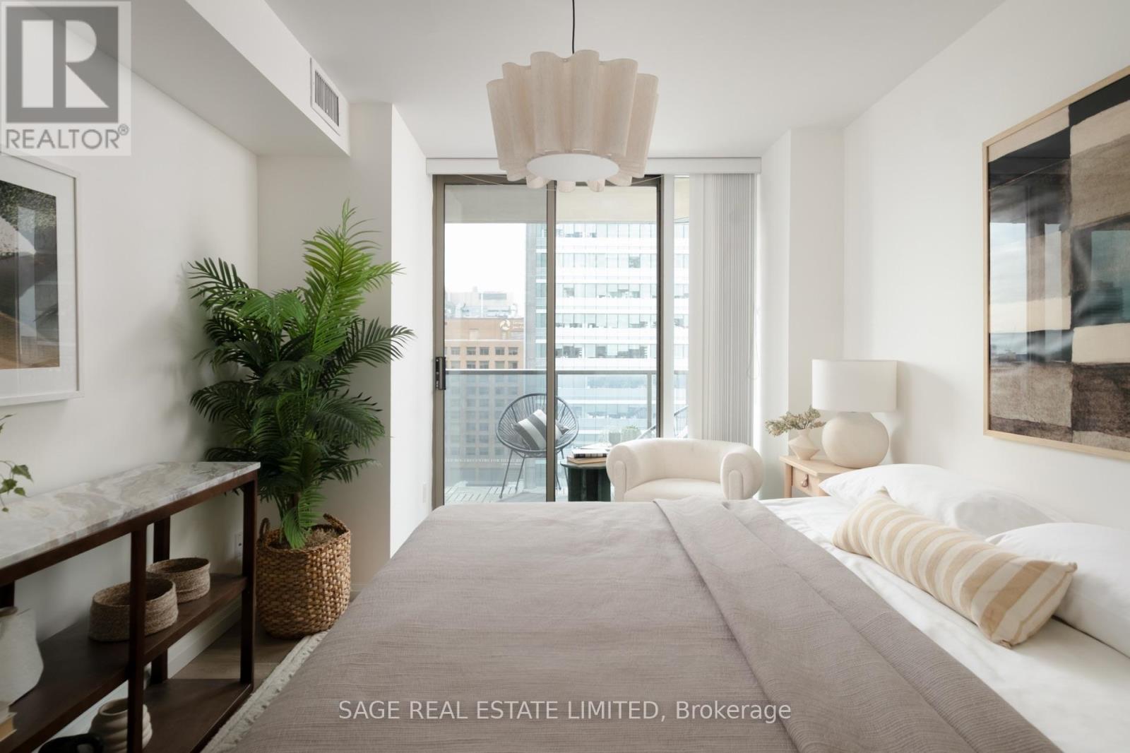 #2109 750 BAY STREET - 21