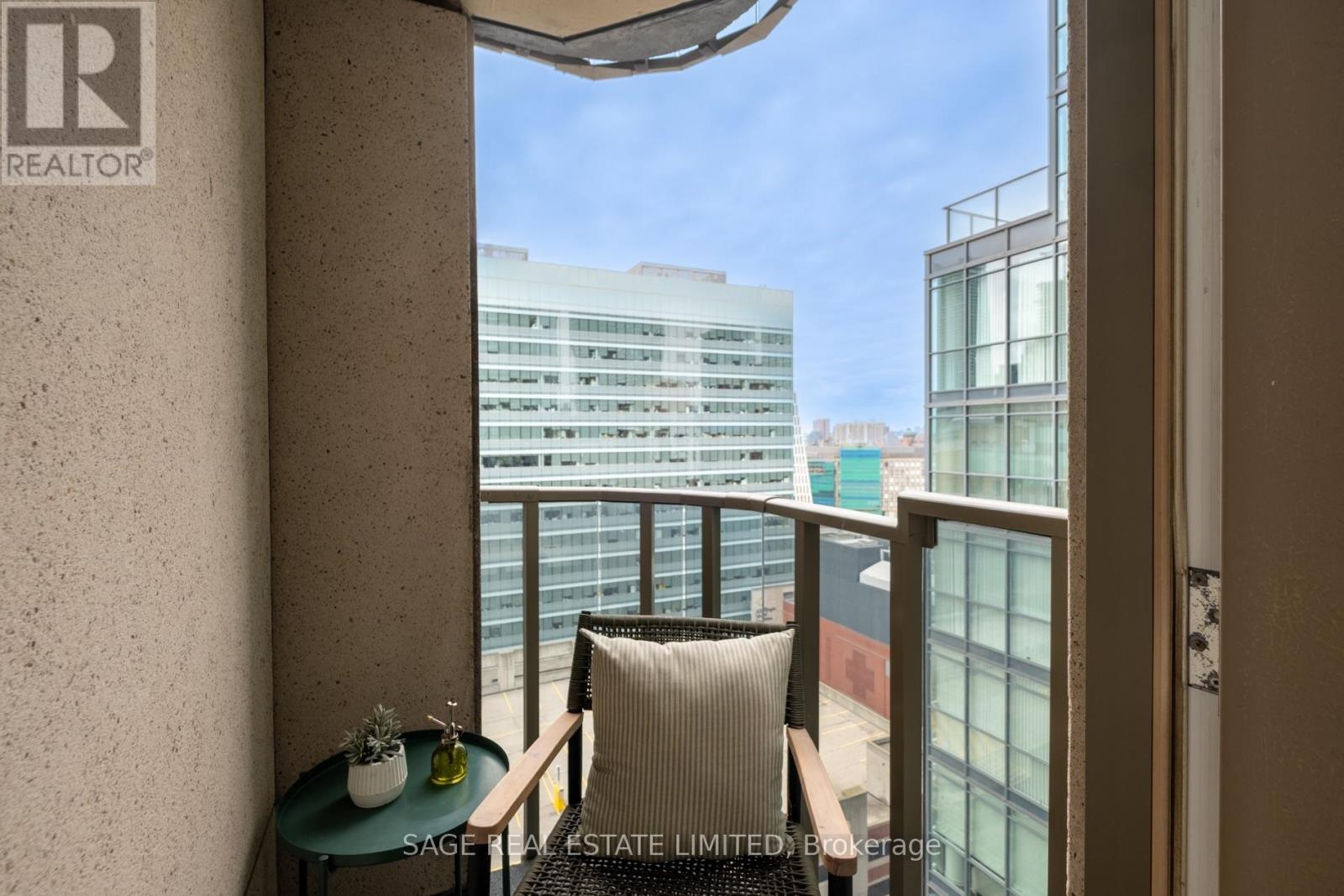 #2109 750 BAY STREET - 28