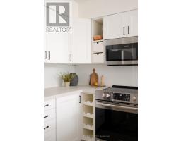 2109 - 750 Bay Street, Toronto, ON M5G1N6 Photo 17