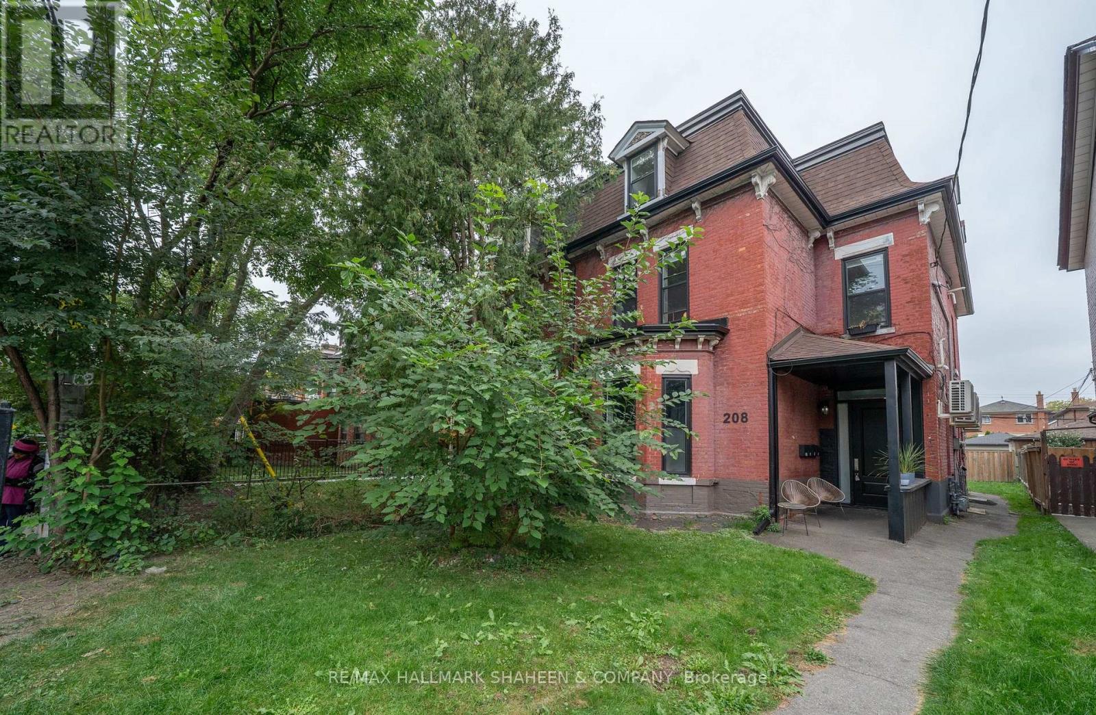 BACHELOR - 208 DOVERCOURT ROAD, Toronto (Little Portugal) — photo 2