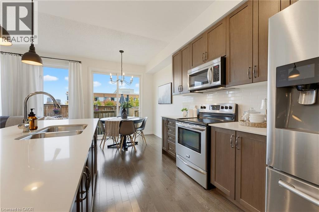 739 BANKS Crescent, Milton — photo 9