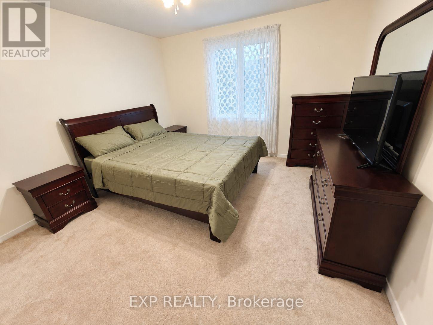 675 Waverly Street North, Oshawa, ON photo 3