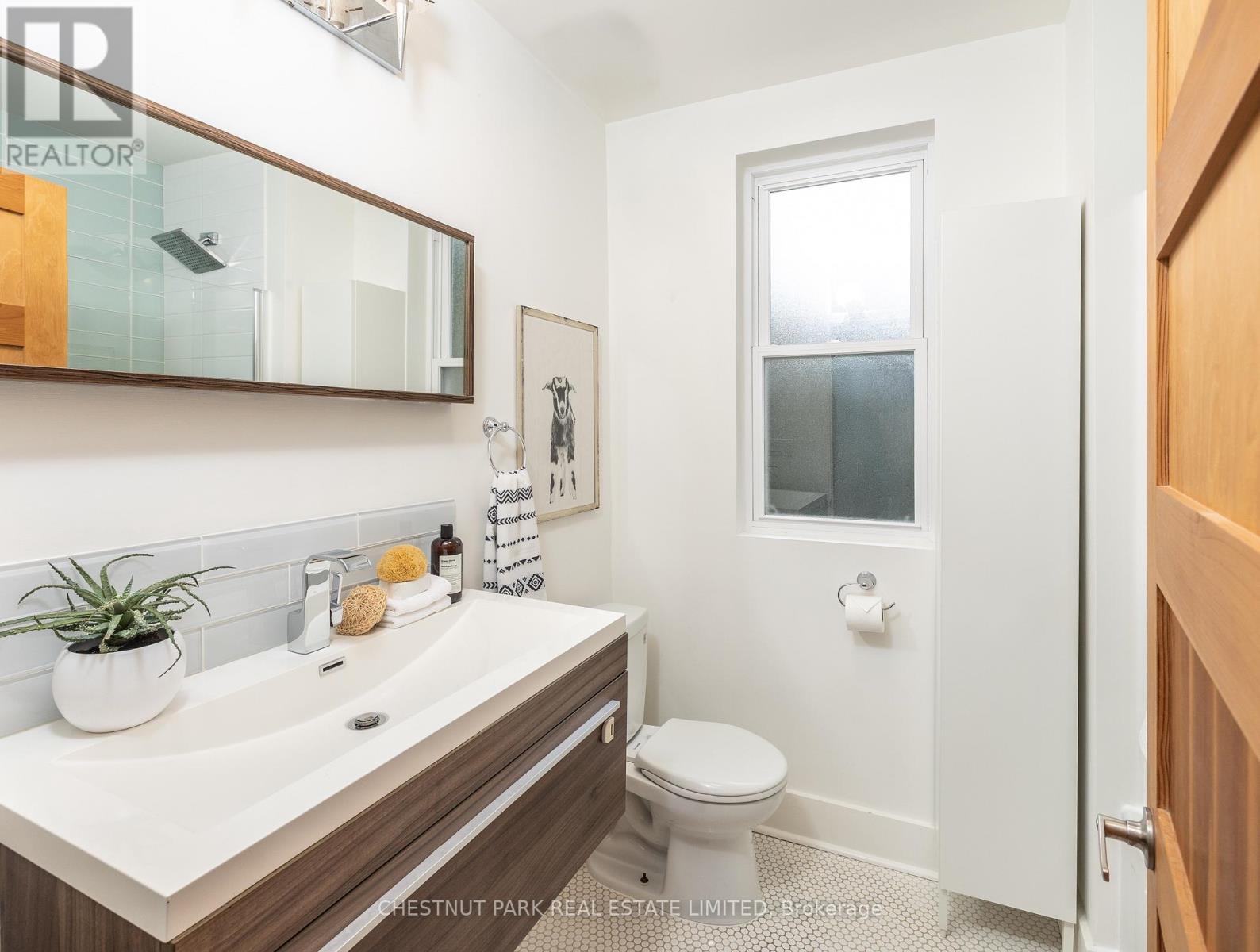 110 HASTINGS AVENUE - 16