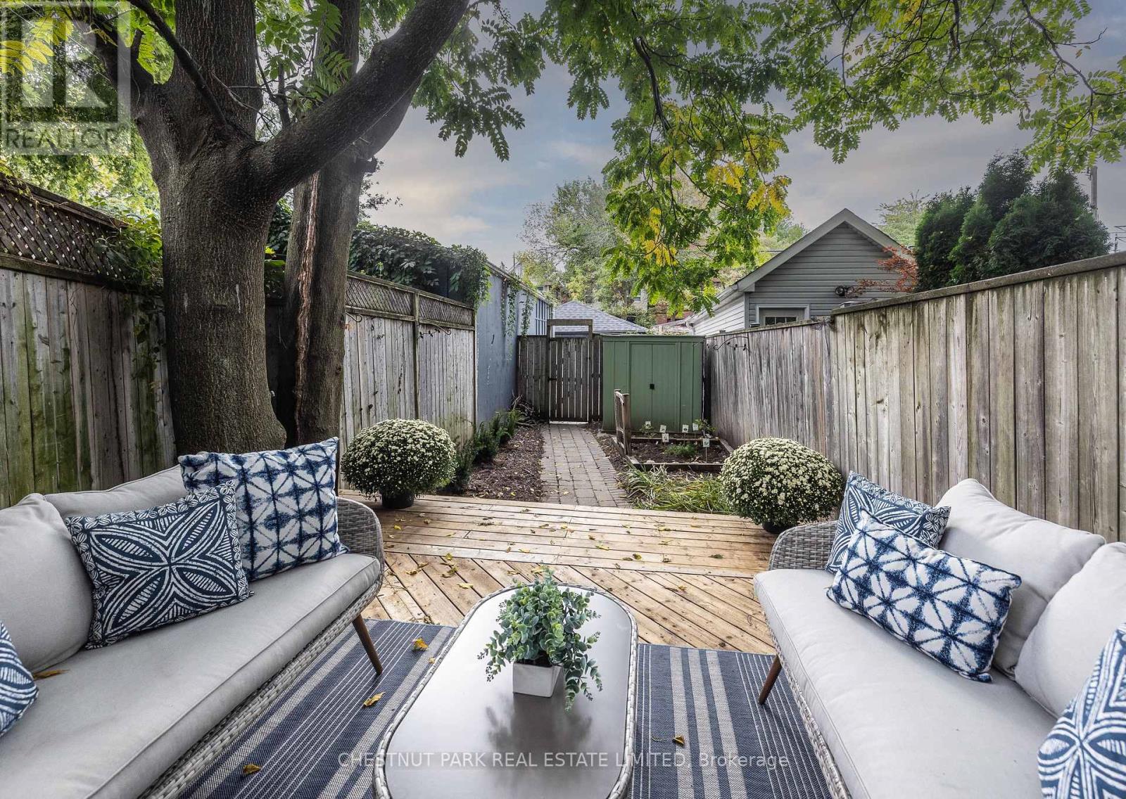 110 HASTINGS AVENUE - Image 20