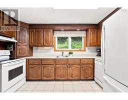 4pc Bathroom - 204 High Street, Bedford, NS B4A1N7 Photo 8
