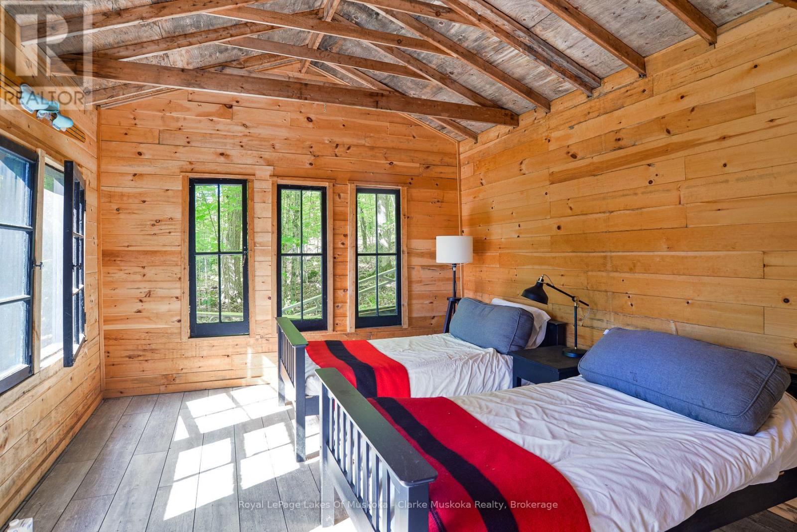 #1 1311 HEMLOCK POINT ROAD - Image 36