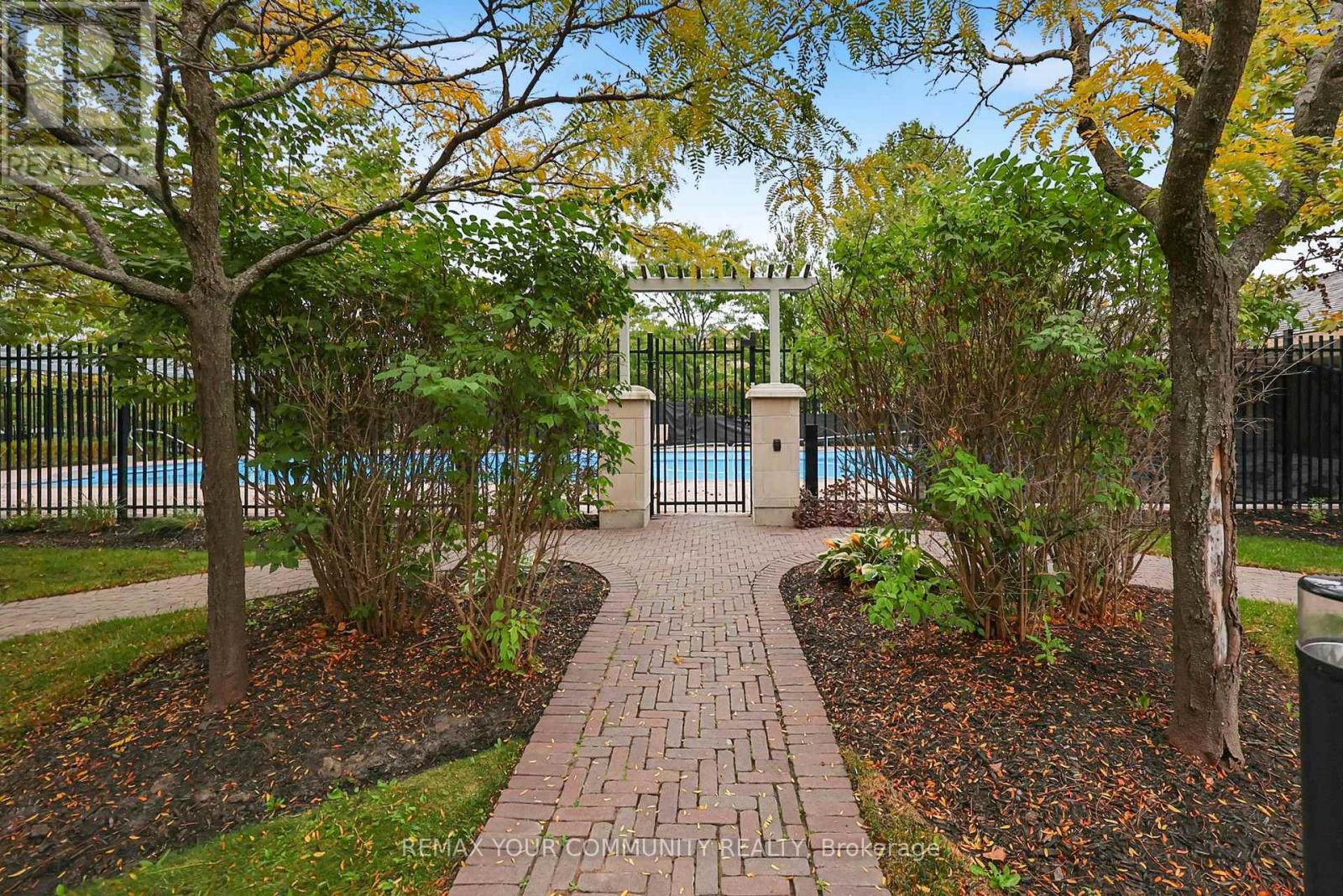 #222 111 CIVIC SQUARE GATE - Image 27