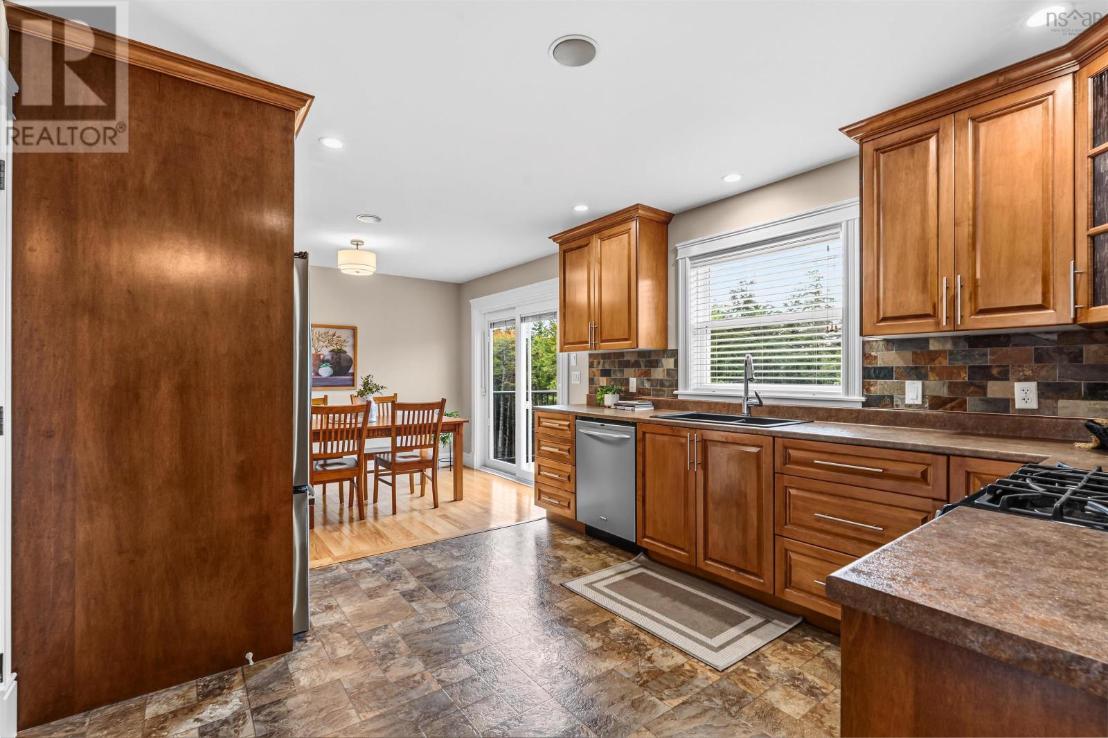 35 Iron Court - Image 16