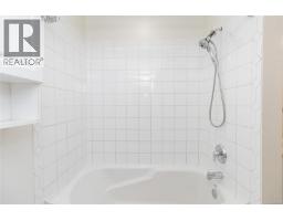 1 649 Admirals Rd, Esquimalt, BC V9A2N6 Photo 22