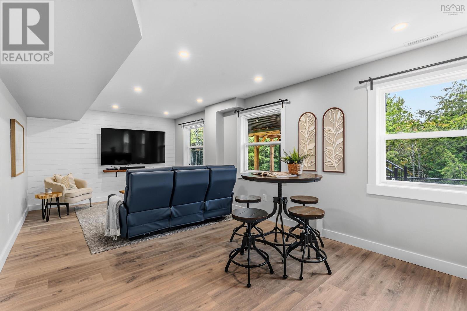 35 Iron Court - Image 38