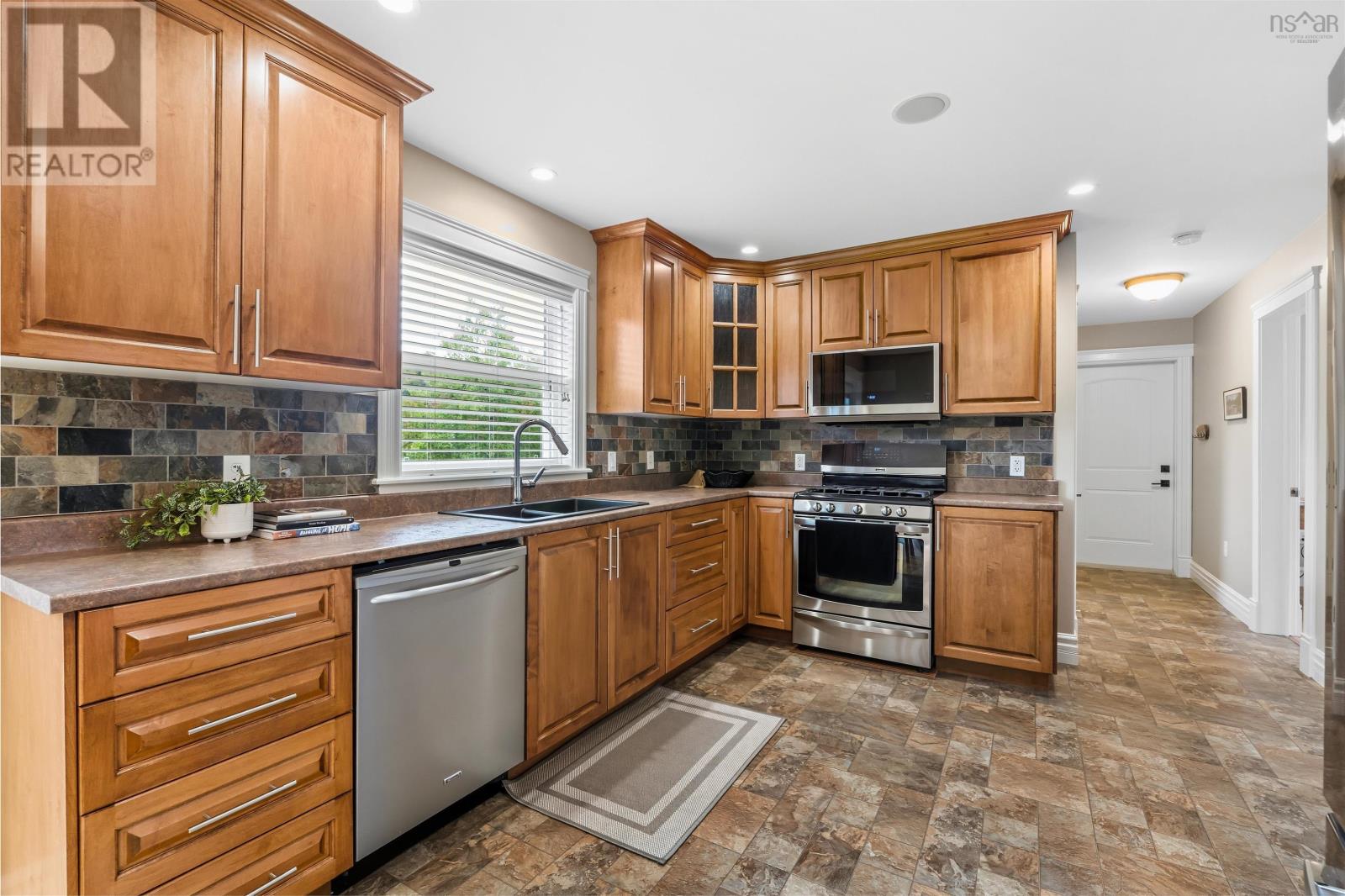 35 Iron Court - Image 15