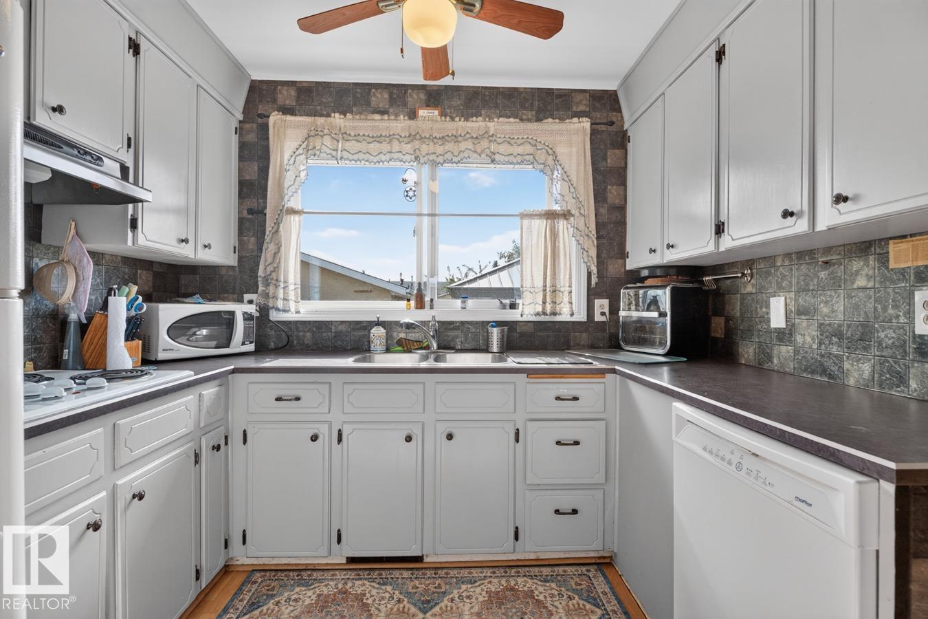 3511 106 AV NW - 12