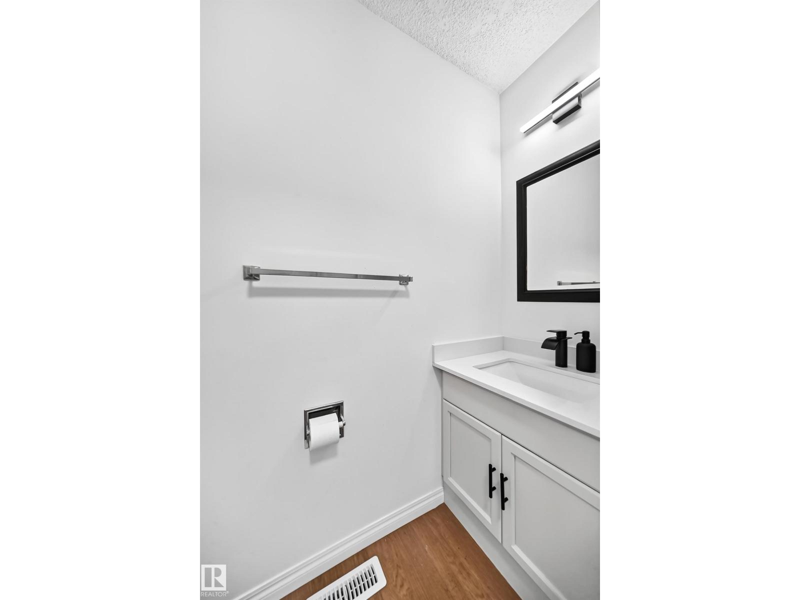 4424 33 ST NW - 21