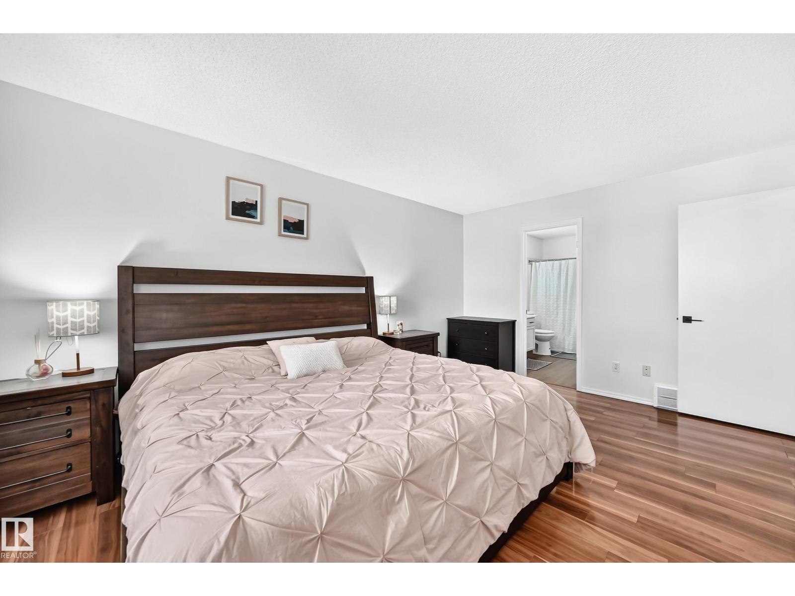 4424 33 ST NW - 28