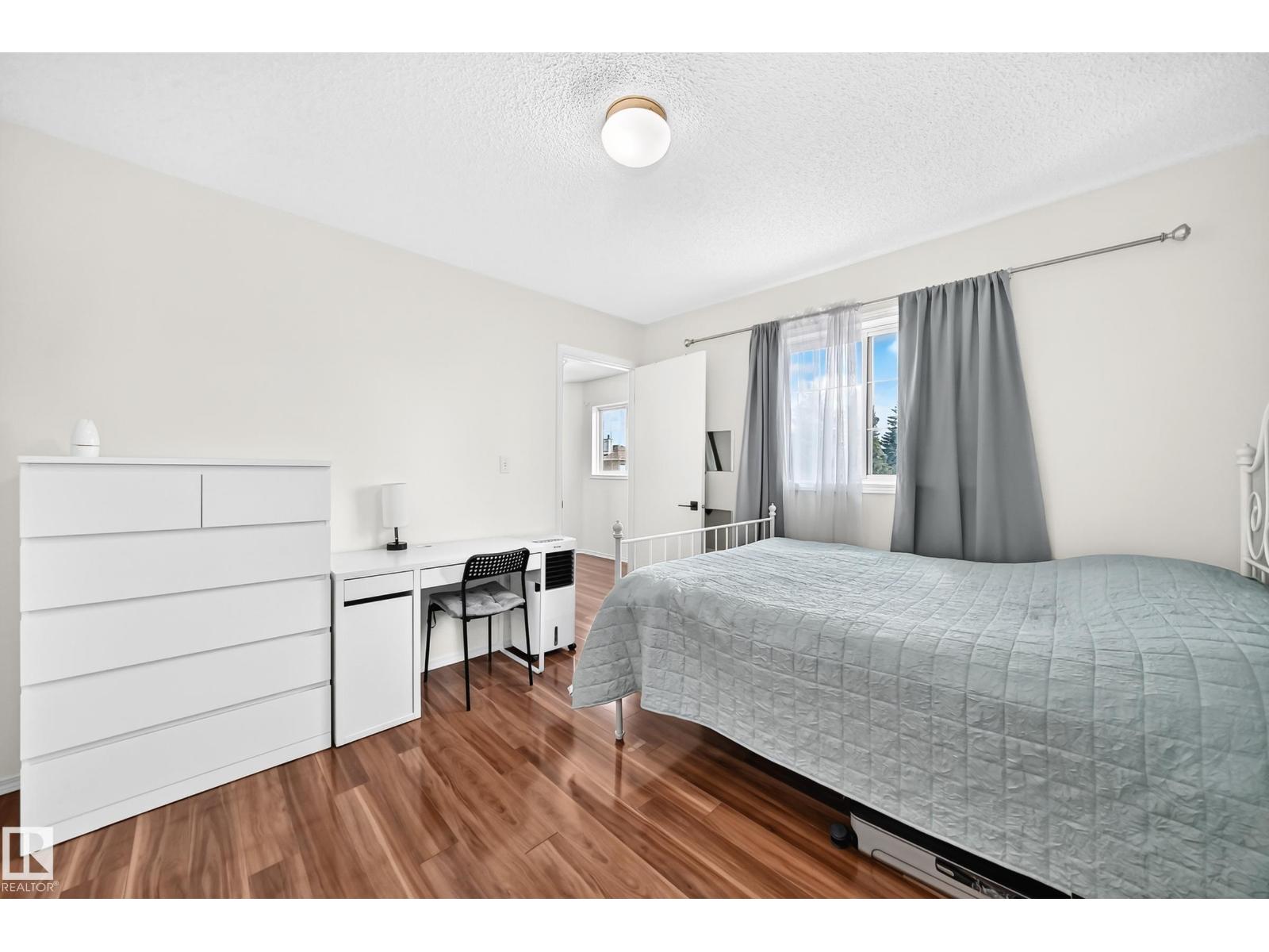 4424 33 ST NW - Image 32