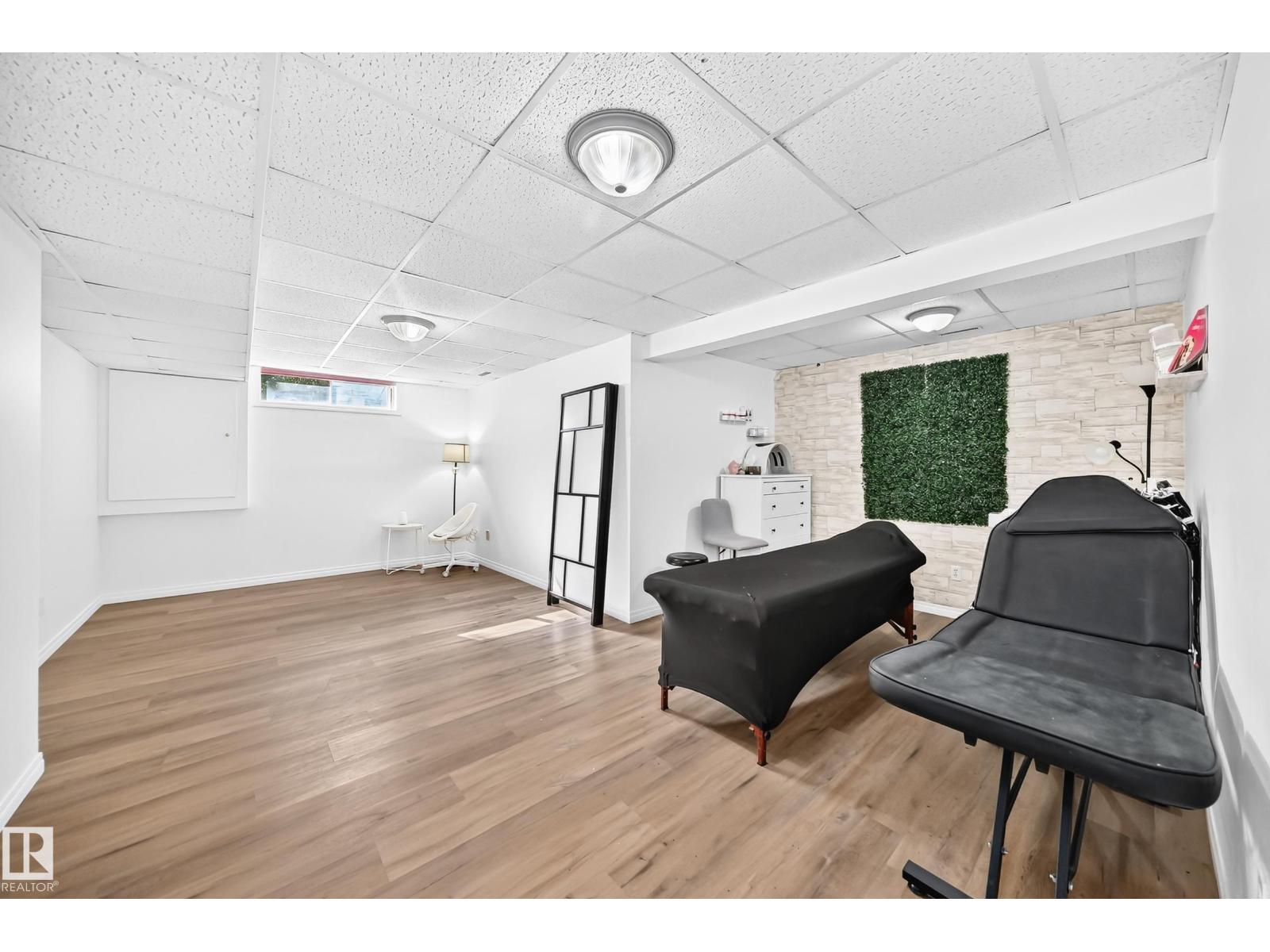 4424 33 ST NW - Image 42