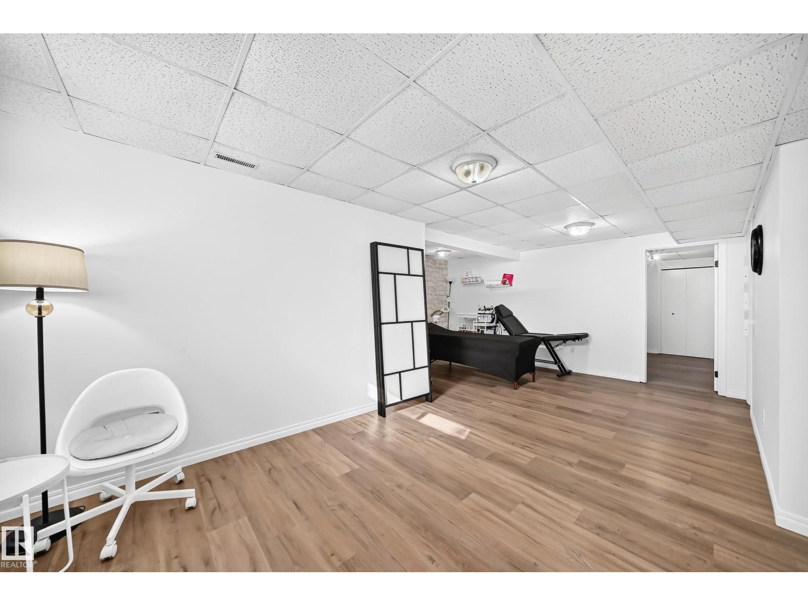 4424 33 ST NW - 43