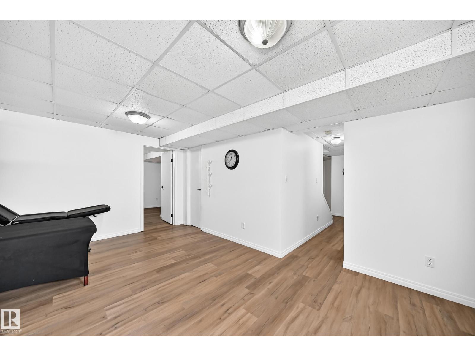 4424 33 ST NW - 44